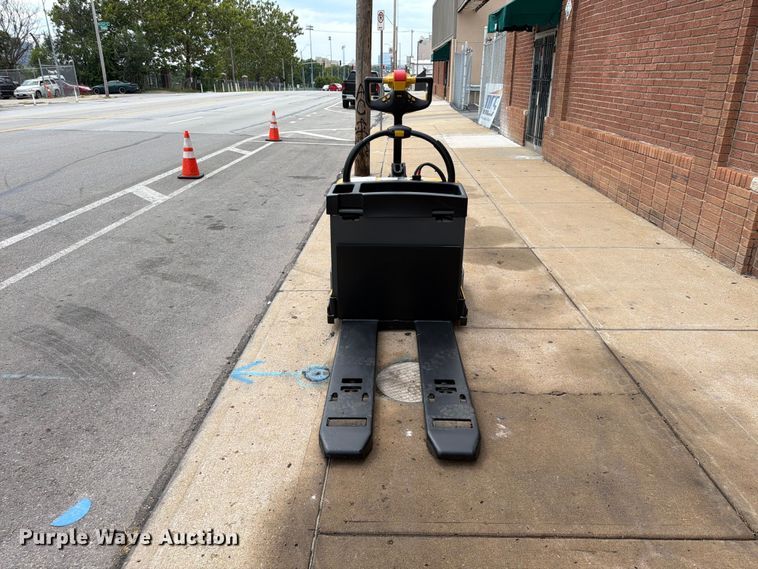 image for item FU4512 2011 Yale MPE060LFN24T2748 pallet jack
