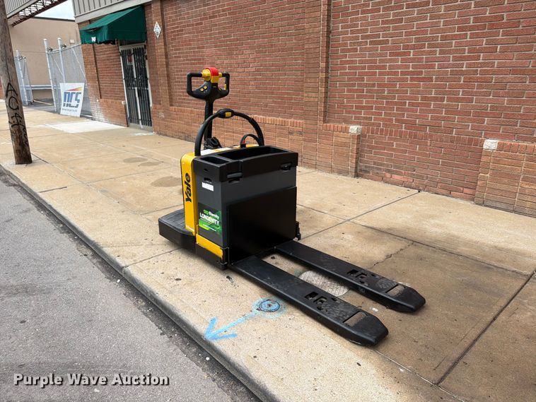 image for item FU4512 2011 Yale MPE060LFN24T2748 pallet jack