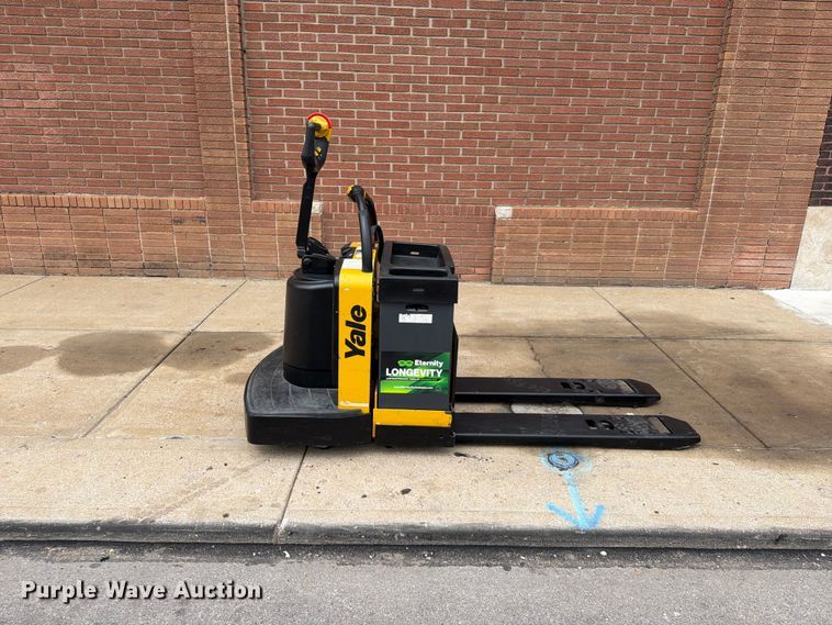 image for item FU4512 2011 Yale MPE060LFN24T2748 pallet jack