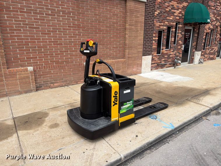 image for item FU4512 2011 Yale MPE060LFN24T2748 pallet jack