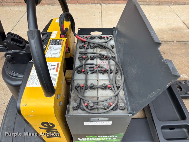 image for item FU4512 2011 Yale MPE060LFN24T2748 pallet jack