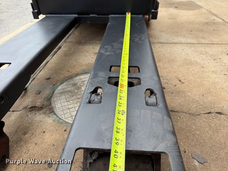 image for item FU4512 2011 Yale MPE060LFN24T2748 pallet jack