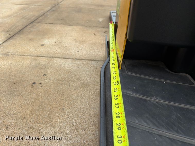 image for item FU4512 2011 Yale MPE060LFN24T2748 pallet jack