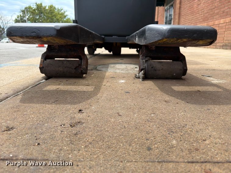 image for item FU4512 2011 Yale MPE060LFN24T2748 pallet jack