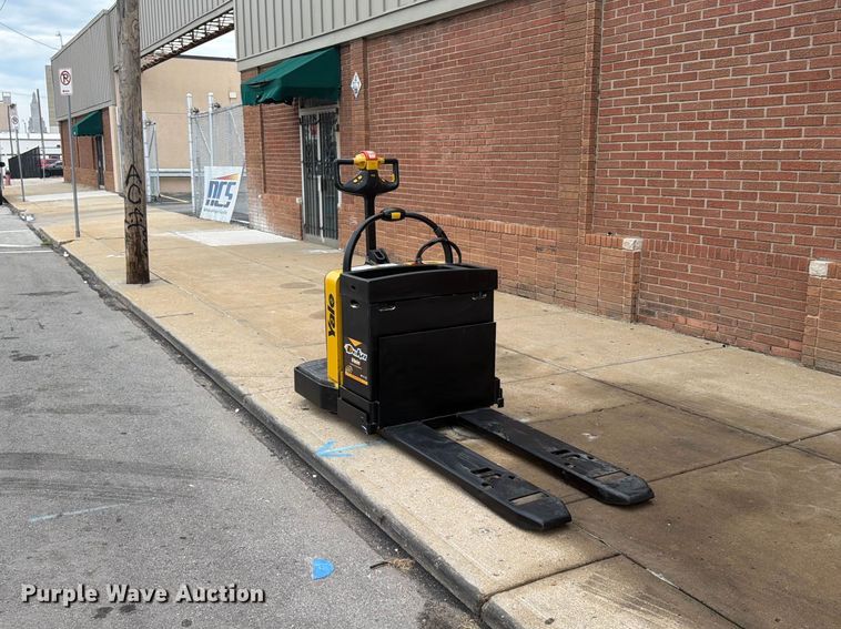 image for item FU4513 2008 Yale MPE060LFN24T2748 pallet jack