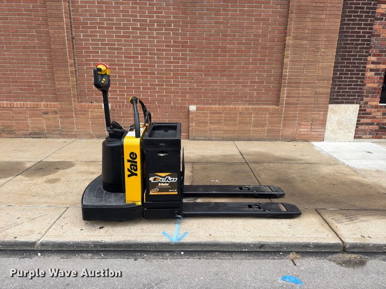 image for item FU4513 2008 Yale MPE060LFN24T2748 pallet jack