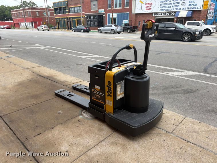 image for item FU4513 2008 Yale MPE060LFN24T2748 pallet jack