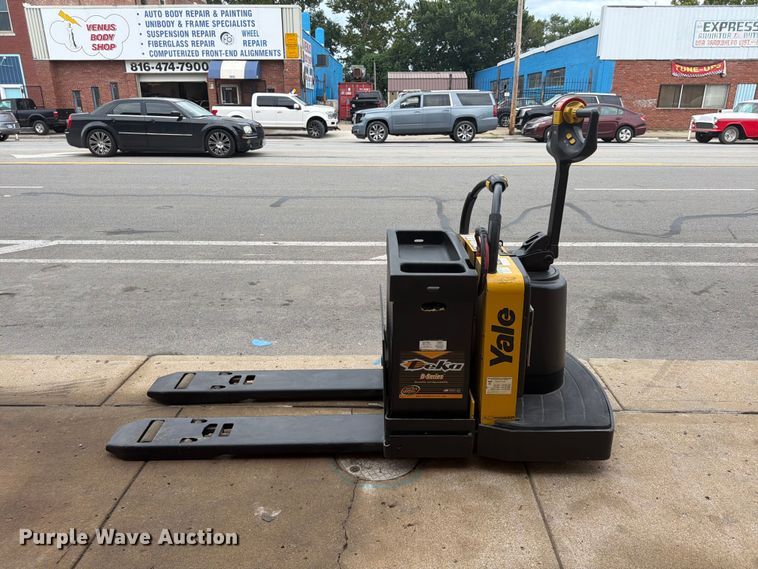 image for item FU4513 2008 Yale MPE060LFN24T2748 pallet jack