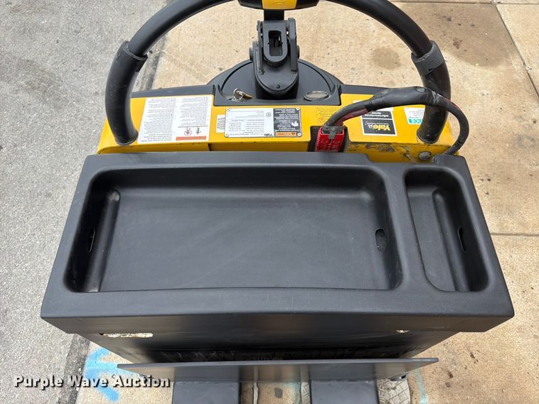 image for item FU4513 2008 Yale MPE060LFN24T2748 pallet jack