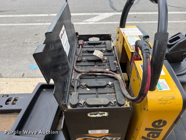 image for item FU4513 2008 Yale MPE060LFN24T2748 pallet jack