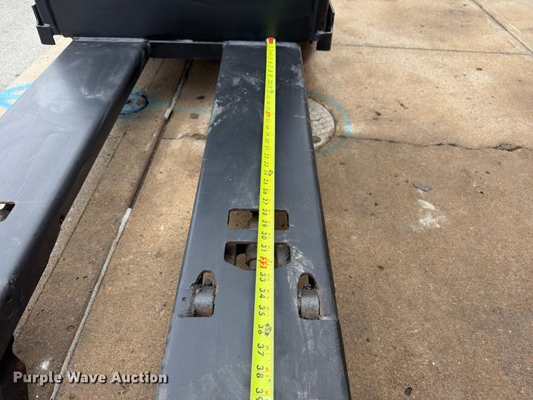image for item FU4513 2008 Yale MPE060LFN24T2748 pallet jack
