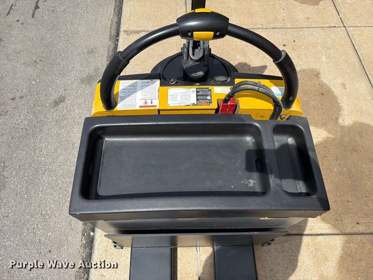 image for item FU4514 2011 Yale MPE060LFN24T2748 pallet jack