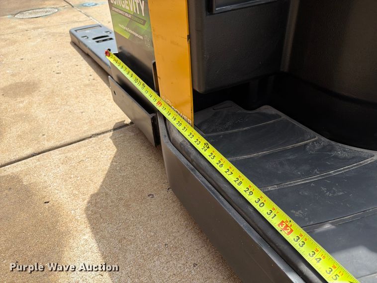 image for item FU4514 2011 Yale MPE060LFN24T2748 pallet jack