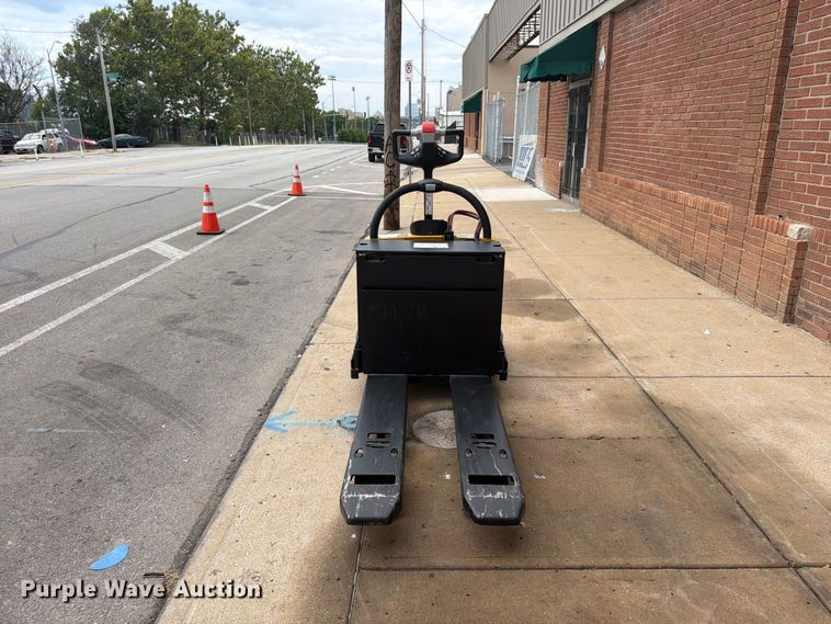 image for item FU4515 2014 Yale MPE060LFN24T2748 pallet jack