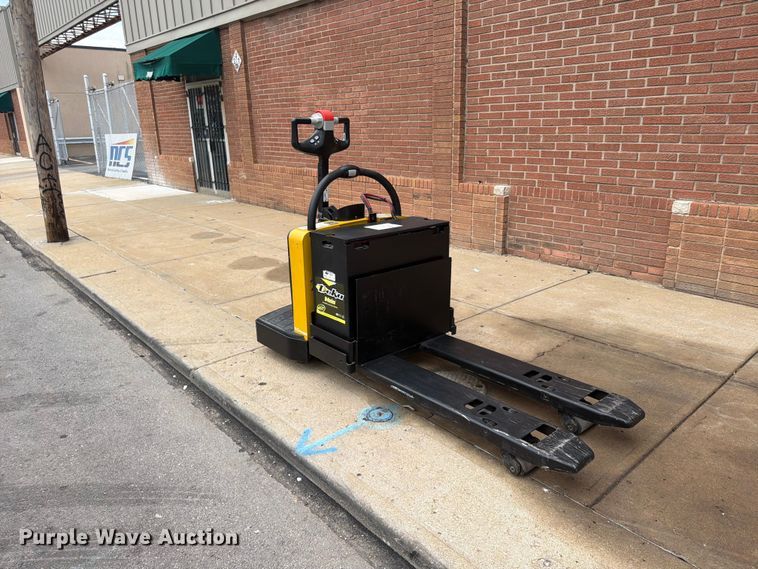 image for item FU4515 2014 Yale MPE060LFN24T2748 pallet jack