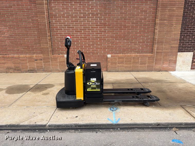 image for item FU4515 2014 Yale MPE060LFN24T2748 pallet jack