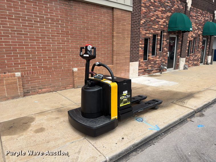 image for item FU4515 2014 Yale MPE060LFN24T2748 pallet jack