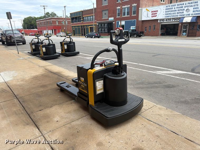 image for item FU4515 2014 Yale MPE060LFN24T2748 pallet jack
