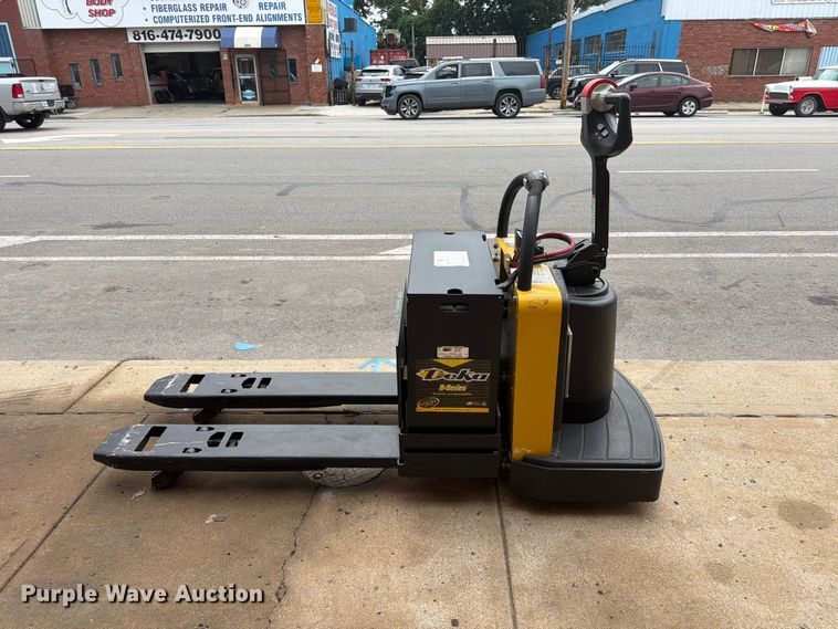 image for item FU4515 2014 Yale MPE060LFN24T2748 pallet jack