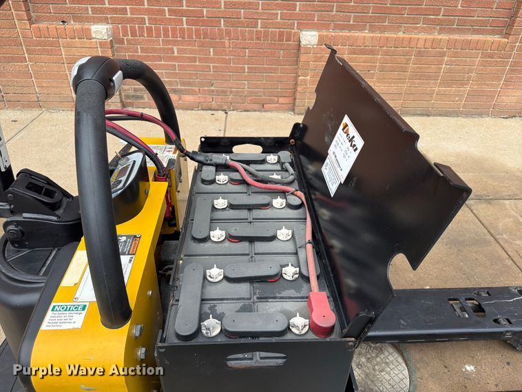 image for item FU4515 2014 Yale MPE060LFN24T2748 pallet jack