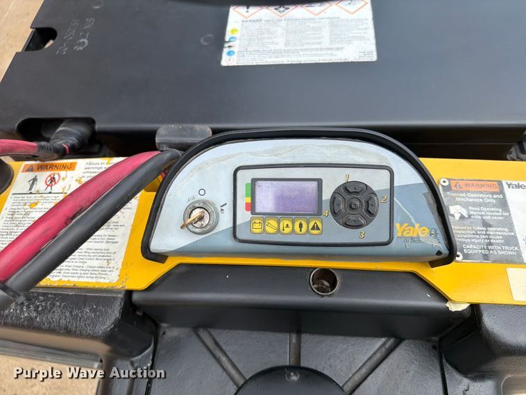 image for item FU4515 2014 Yale MPE060LFN24T2748 pallet jack