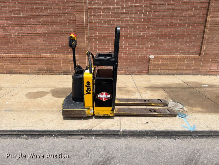 image for item FU4516 2008 Yale MPE060LFN24T2748 pallet jack
