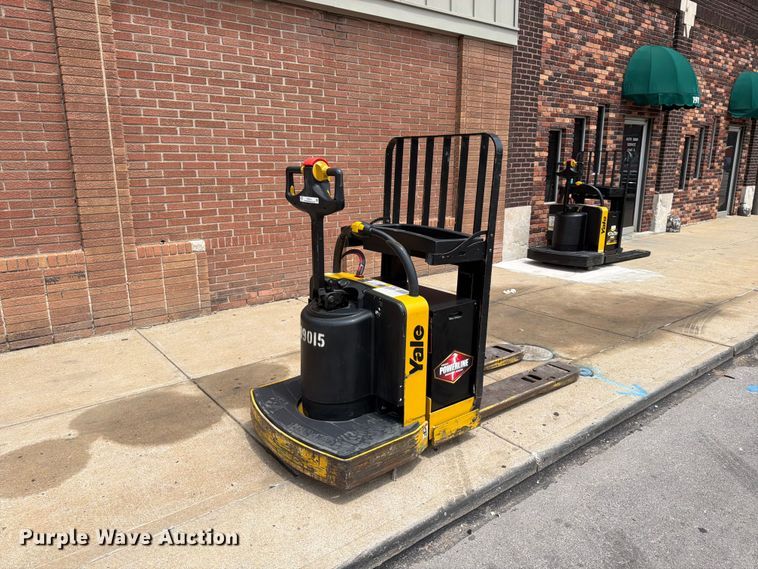 image for item FU4516 2008 Yale MPE060LFN24T2748 pallet jack
