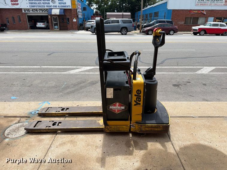 image for item FU4516 2008 Yale MPE060LFN24T2748 pallet jack