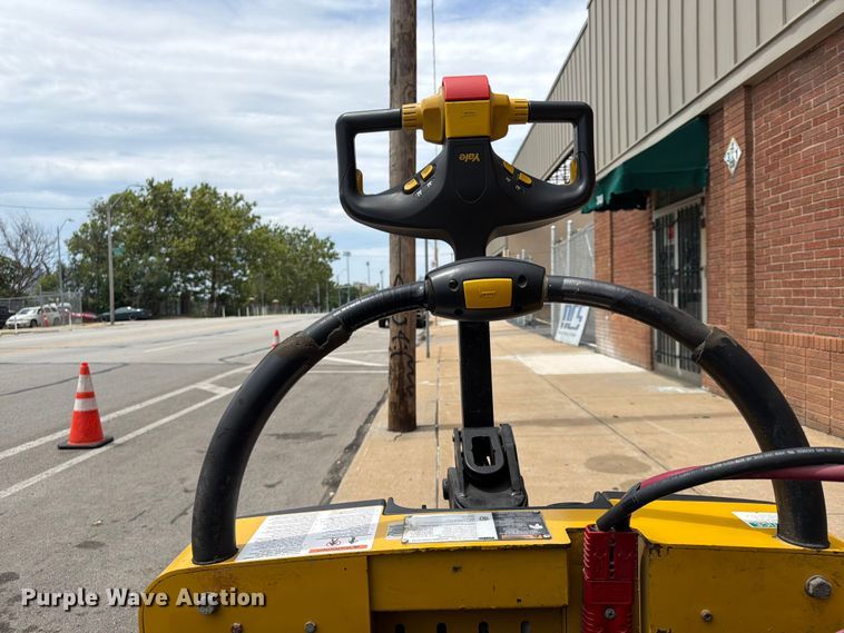 image for item FU4516 2008 Yale MPE060LFN24T2748 pallet jack