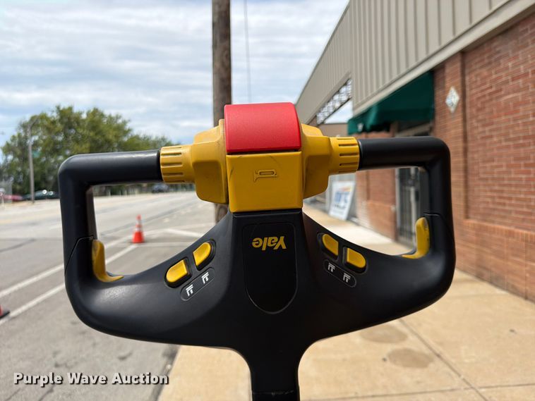 image for item FU4516 2008 Yale MPE060LFN24T2748 pallet jack