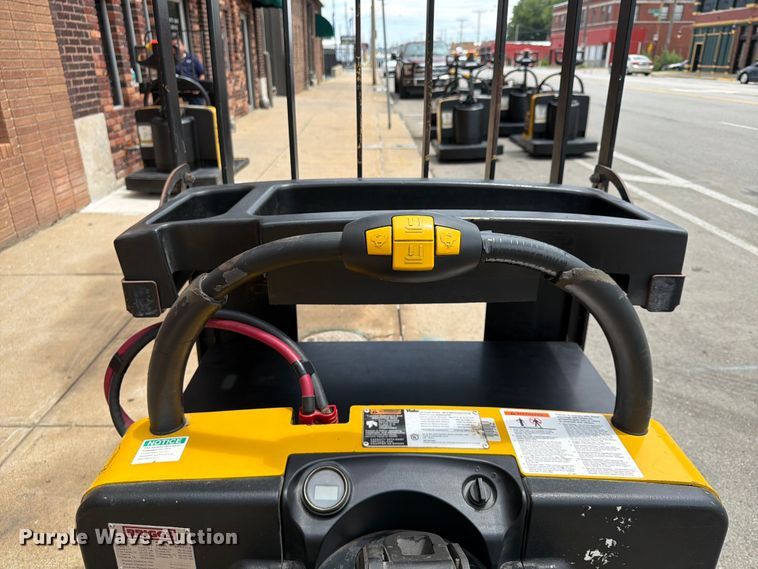 image for item FU4516 2008 Yale MPE060LFN24T2748 pallet jack