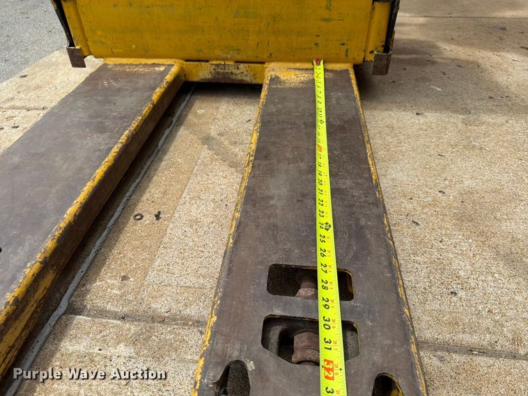 image for item FU4516 2008 Yale MPE060LFN24T2748 pallet jack