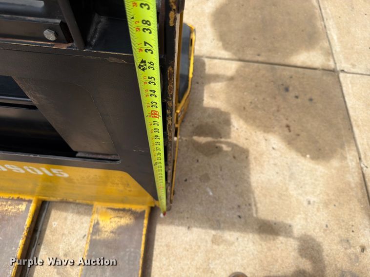 image for item FU4516 2008 Yale MPE060LFN24T2748 pallet jack