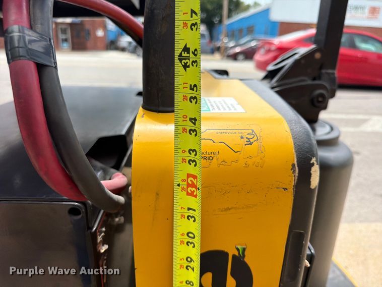 image for item FU4516 2008 Yale MPE060LFN24T2748 pallet jack