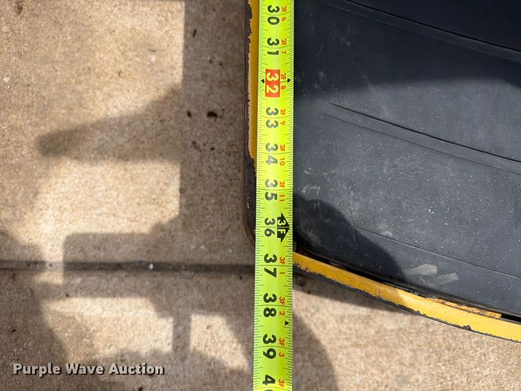 image for item FU4516 2008 Yale MPE060LFN24T2748 pallet jack