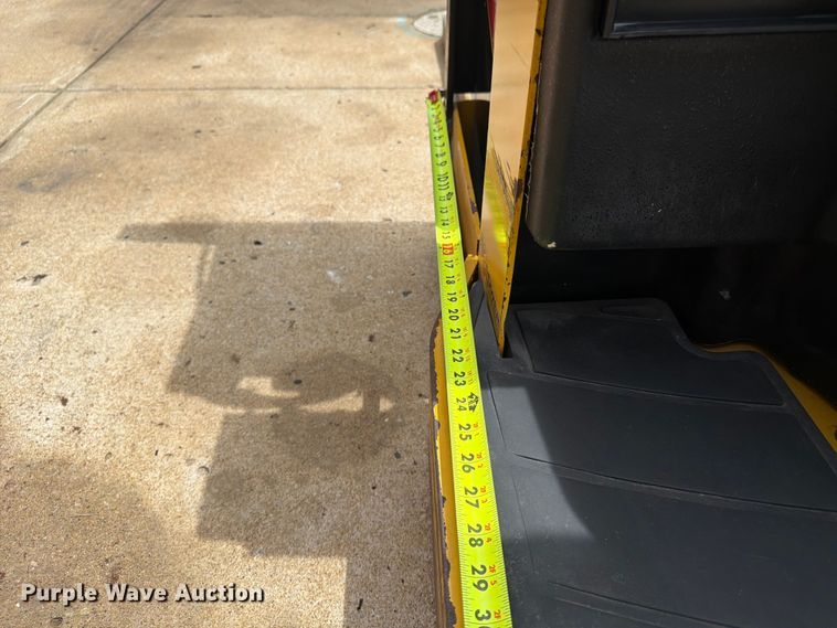 image for item FU4516 2008 Yale MPE060LFN24T2748 pallet jack