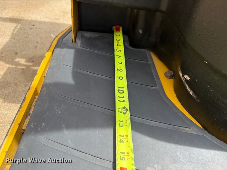 image for item FU4516 2008 Yale MPE060LFN24T2748 pallet jack