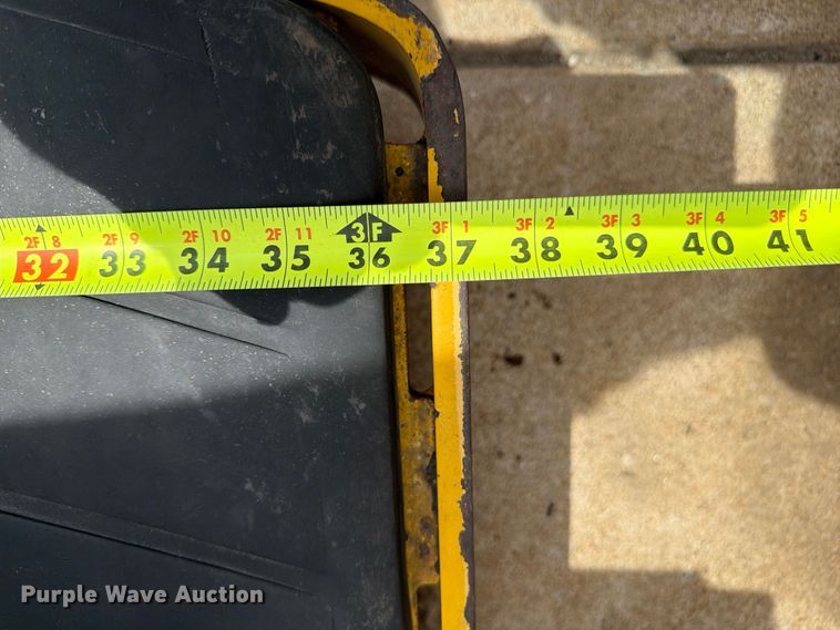 image for item FU4516 2008 Yale MPE060LFN24T2748 pallet jack