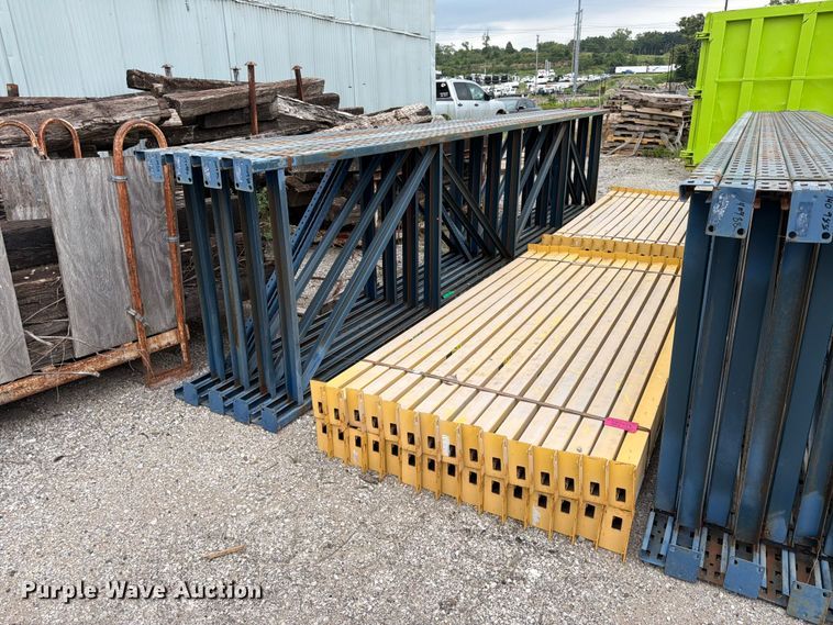 T-bolt pallet racking