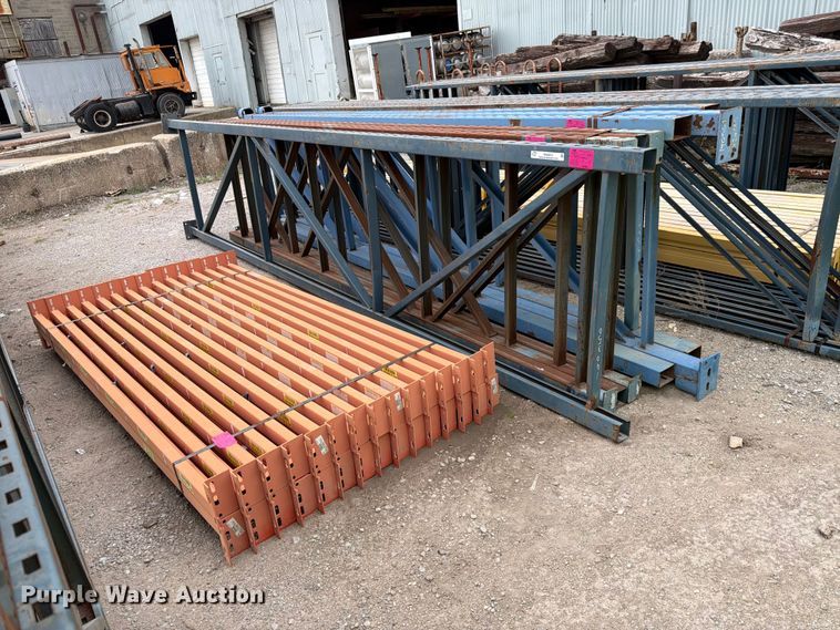 T-bolt pallet racking