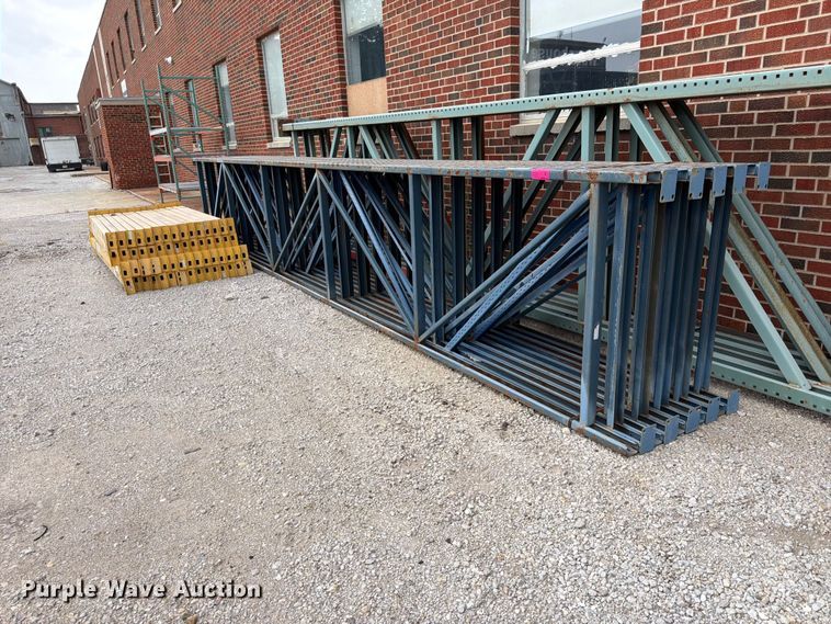 T-bolt pallet racking