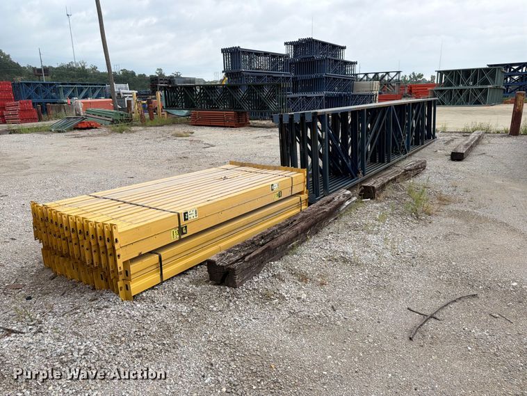T-bolt pallet racking