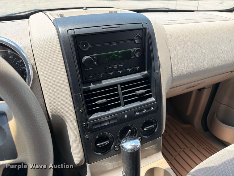 image for item MZ9732 2006 Ford Explorer SUV