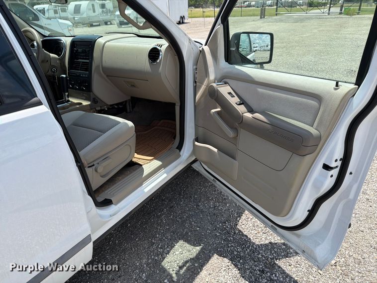 image for item MZ9732 2006 Ford Explorer SUV