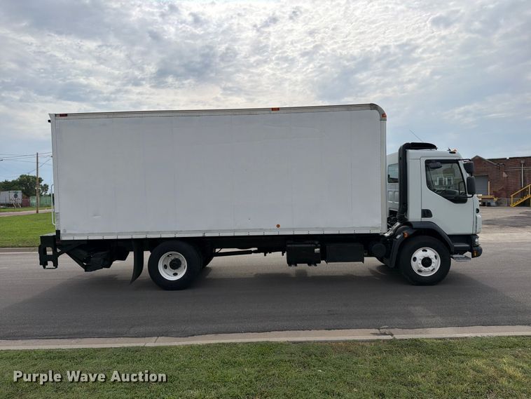 image for item MZ9765 2015 Kenworth K370 box truck