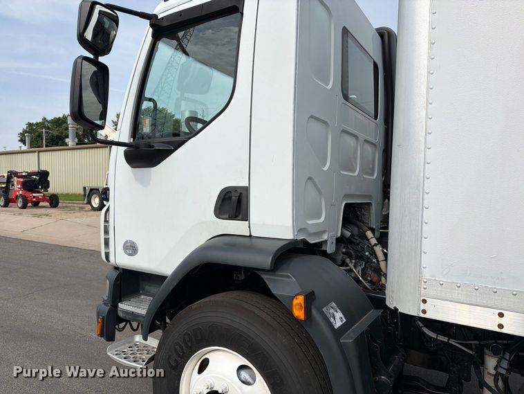 image for item MZ9765 2015 Kenworth K370 box truck