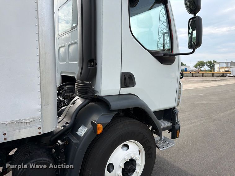 image for item MZ9765 2015 Kenworth K370 box truck