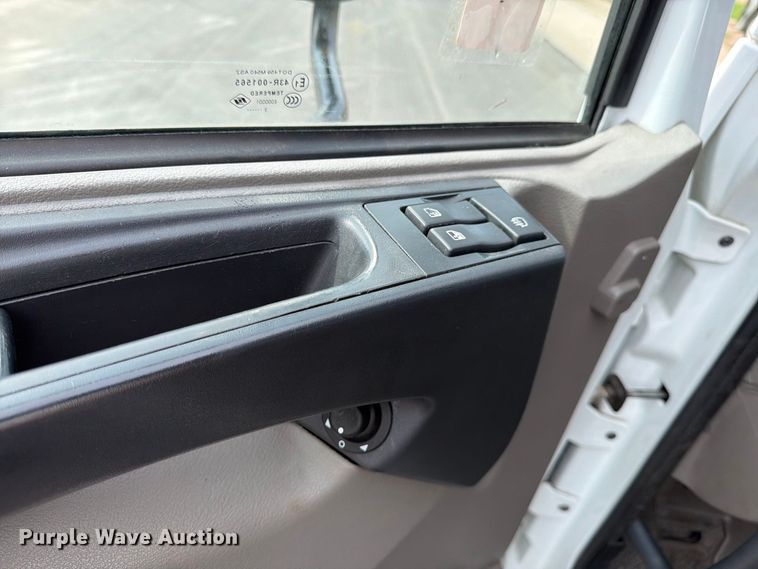 image for item MZ9765 2015 Kenworth K370 box truck