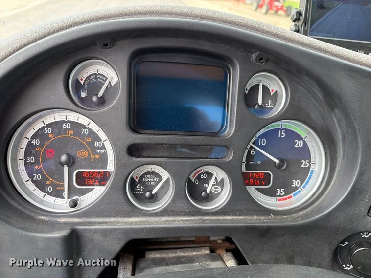 image for item MZ9765 2015 Kenworth K370 box truck
