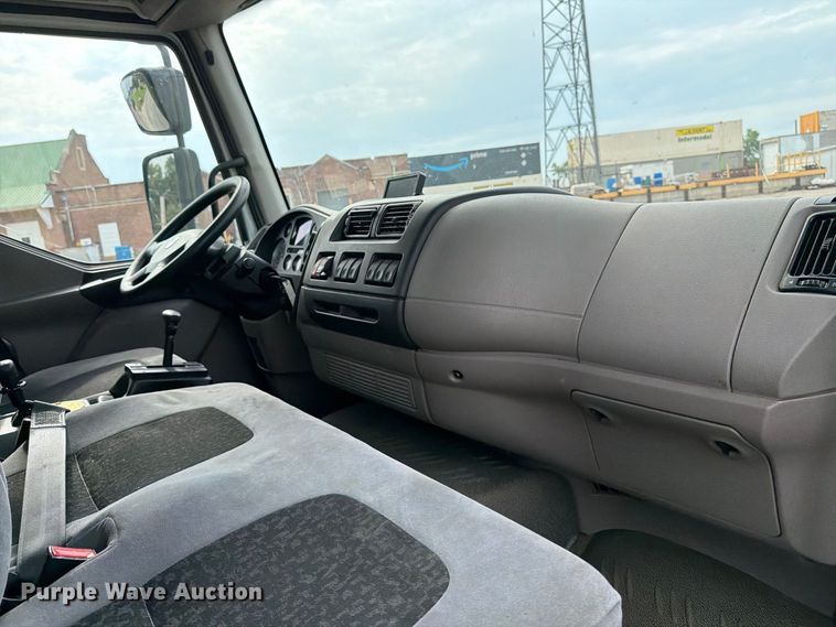 image for item MZ9765 2015 Kenworth K370 box truck